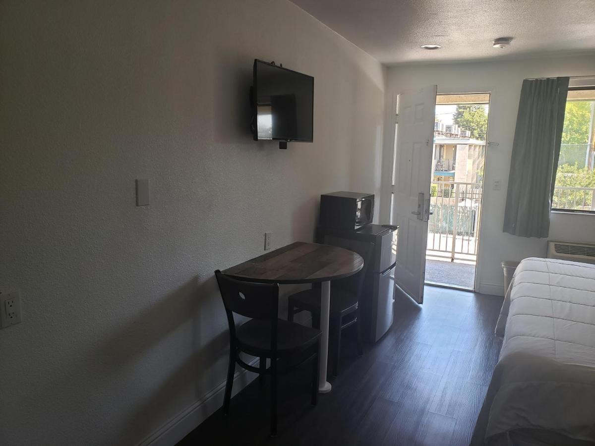 University Inn Fresno Ngoại thất bức ảnh